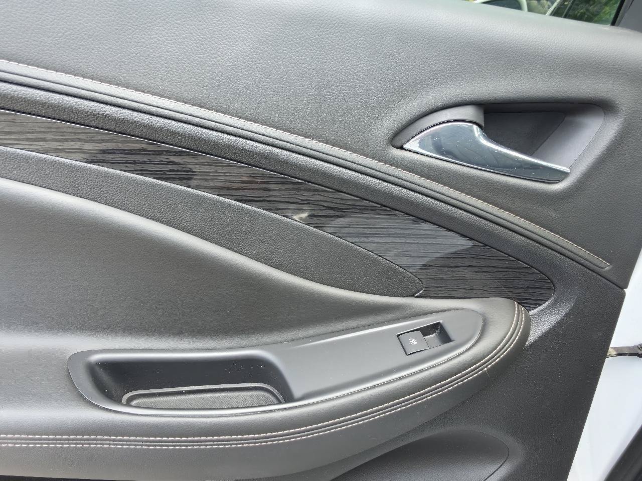 Used 2017 Buick Envision Essence w/ LPO, Hit The Road Package FWD image 25
