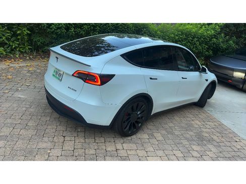 Used 2023 Tesla Model Y Performance AWD/4WD image 3