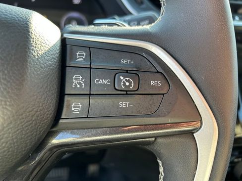 Certified 2023 Jeep Grand Cherokee Laredo w/ Luxury Tech Group I image 17