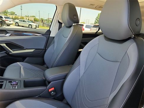 New 2025 Volkswagen Tiguan SE image 13