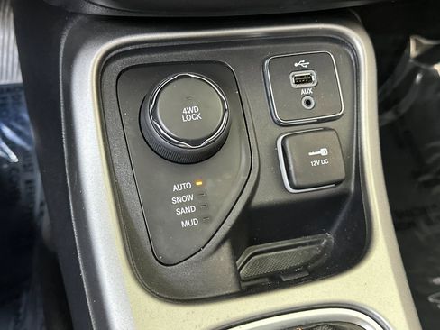 Used 2018 Jeep Compass Latitude w/ Popular Equipment Group AWD/4WD image 35