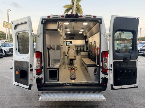Used 2022 RAM ProMaster 3500 w/ Premium Appearance Group image 6