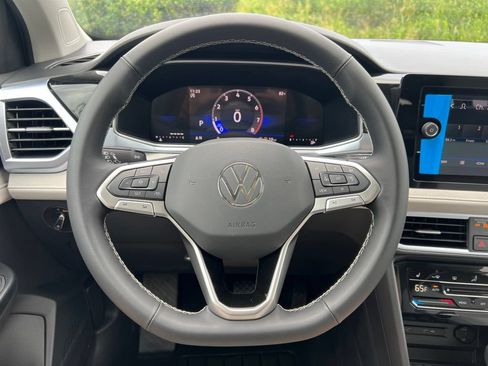 New 2026 Volkswagen Taos SE FWD image 15