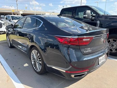 Used 2017 Kia Cadenza Limited FWD image 4