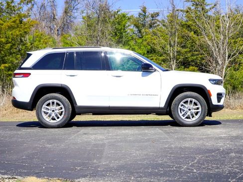 New 2026 Jeep Grand Cherokee Laredo RWD image 5