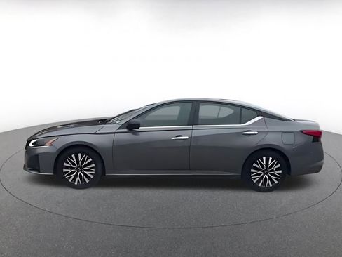 Used 2025 Nissan Altima 2.5 SV image 14