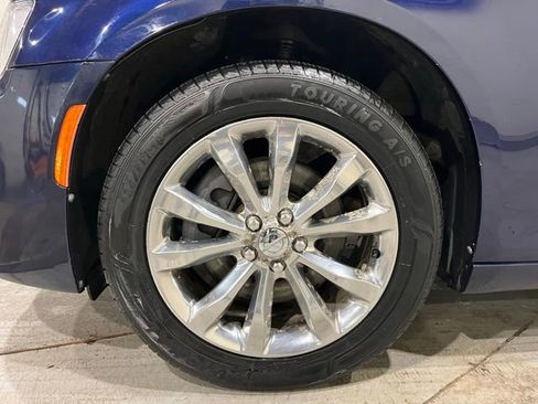 Used 2016 Chrysler 300 Limited w/ Driver Convenience Group image 13