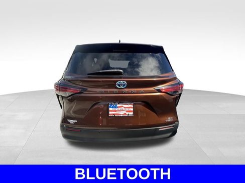 Used 2021 Toyota Sienna XLE image 5