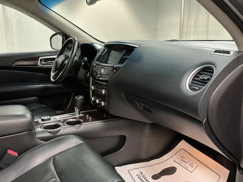 Used 2015 Nissan Pathfinder Platinum w/ Family Entertainment Package FWD image 38