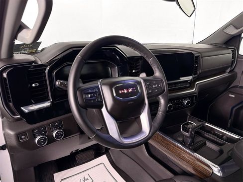 Used 2024 GMC Sierra 1500 Elevation w/ Preferred Package image 9