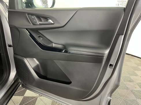 Used 2025 Chevrolet Equinox LT AWD/4WD image 16