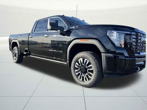 New 2025 GMC Sierra 3500 Denali Ultimate image 8