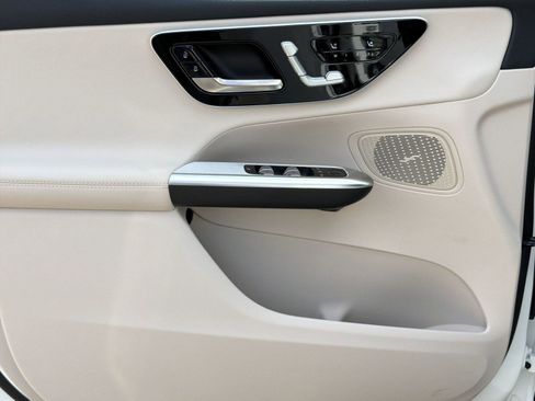 New 2026 Mercedes-Benz GLC 300 image 12