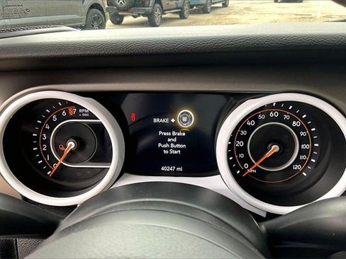 Used 2021 Jeep Gladiator Sport image 20