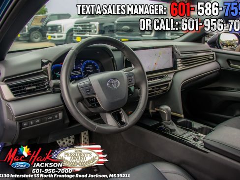 Used 2025 Toyota Camry XSE FWD image 7