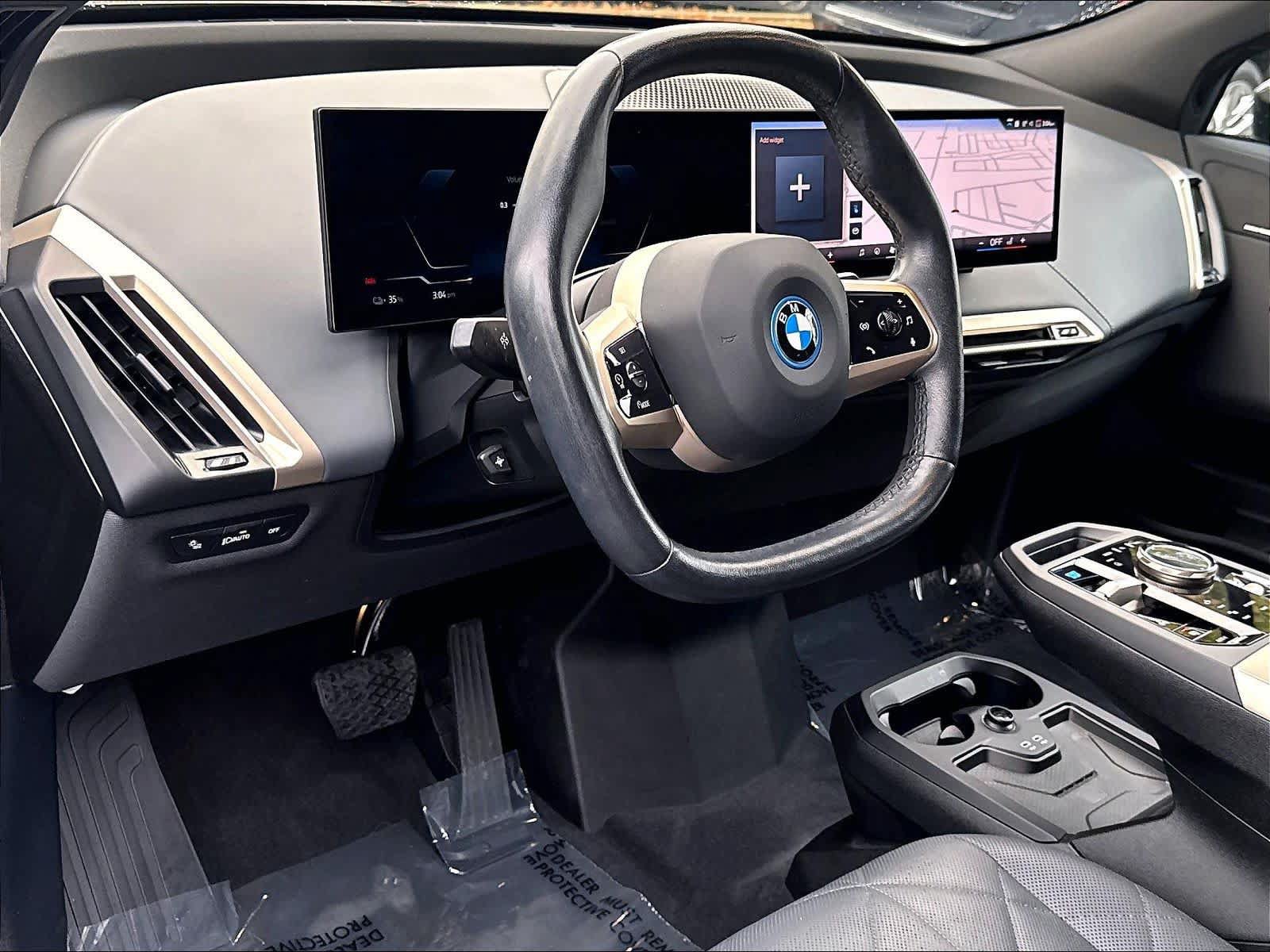 Used 2024 BMW iX xDrive50 w/ Sport Package AWD/4WD image 19