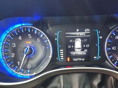 Used 2017 Chrysler Pacifica Touring-L image 10