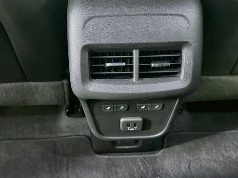 Used 2024 Chevrolet Equinox Premier FWD image 28