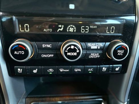 Used 2020 Subaru Ascent Touring w/ Popular Package #3 AWD/4WD image 16