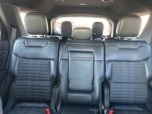 Used 2025 Ford Explorer ST-Line w/ ST-Line Street Pack image 31