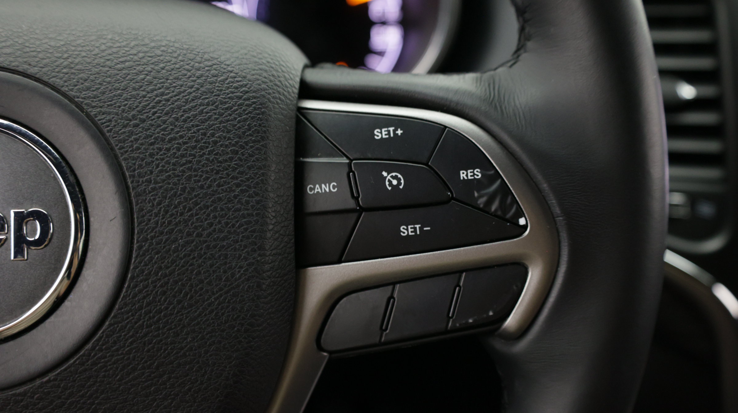 Used 2019 Jeep Grand Cherokee Laredo RWD image 25