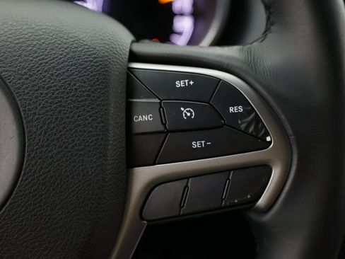 Used 2019 Jeep Grand Cherokee Laredo RWD image 25