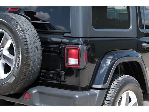 Used 2020 Jeep Wrangler Unlimited Sahara AWD/4WD image 33