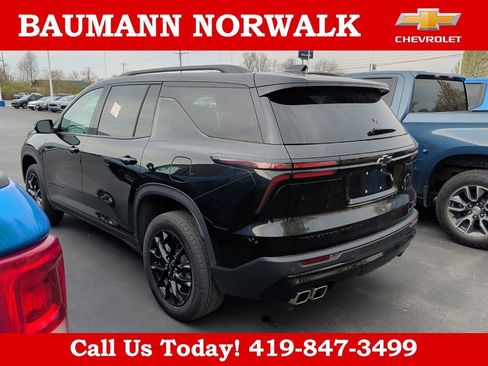 Used 2025 Chevrolet Traverse LT w/ Midnight/Sport Edition image 11