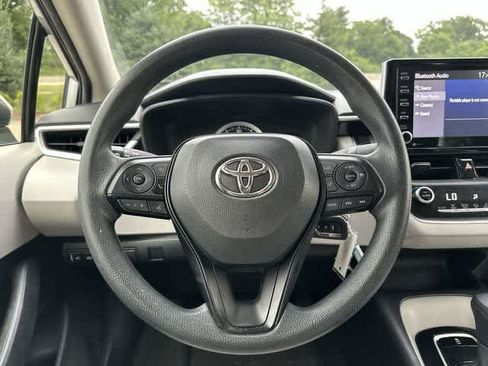 Used 2021 Toyota Corolla LE FWD image 7