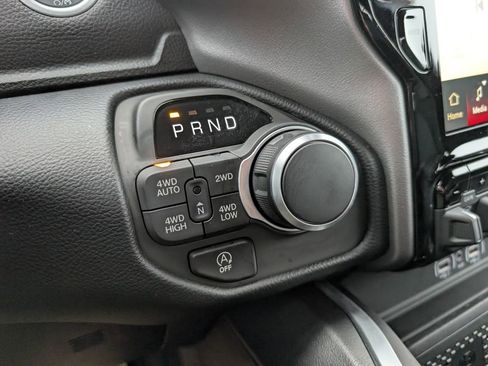 New 2026 RAM 1500 4x4 Crew Cab image 28