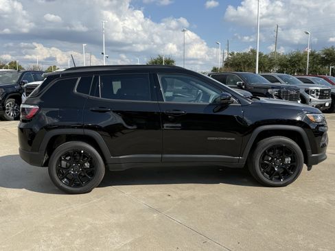 New 2026 Jeep Compass Latitude image 3