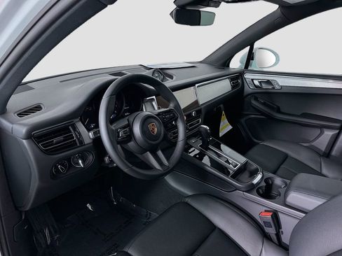 Certified 2026 Porsche Macan AWD/4WD image 4