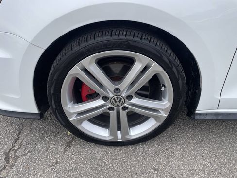 Used 2017 Volkswagen Jetta GLI image 9