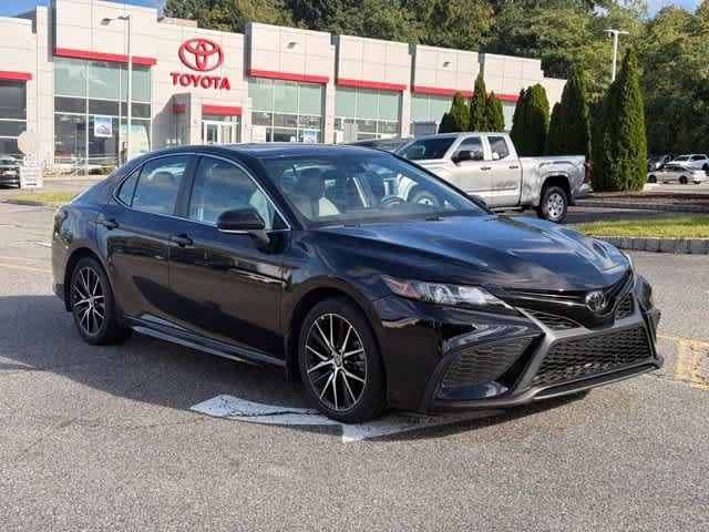 Used 2022 Toyota Camry SE AWD/4WD image 3