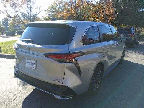 Used 2021 Toyota Sienna XSE image 12