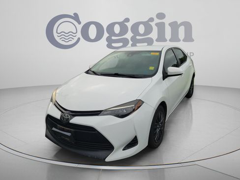 Used 2018 Toyota Corolla LE FWD image 1