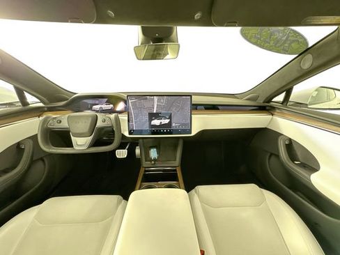Used 2022 Tesla Model S image 3