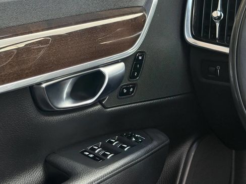 Used 2018 Volvo S90 T5 Momentum w/ Convenience Package image 21