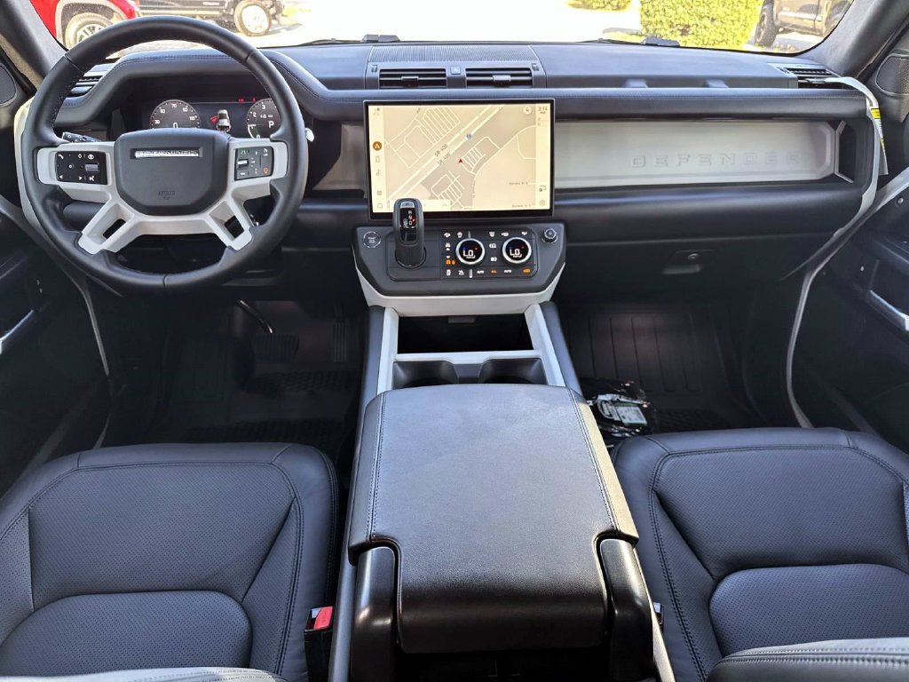Used 2026 Land Rover Defender 110 X-Dynamic SE AWD/4WD image 13