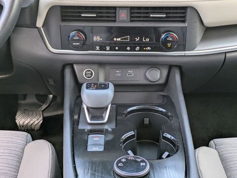 Used 2023 Nissan Rogue SV AWD/4WD image 20