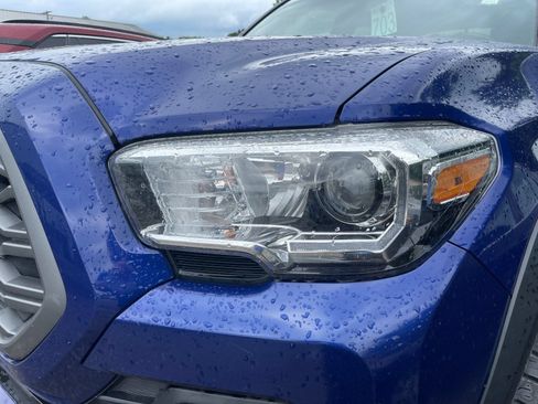 Used 2022 Toyota Tacoma TRD Off-Road AWD/4WD image 6