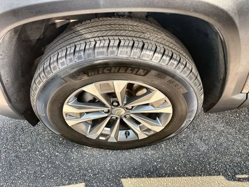 Used 2025 Chevrolet Equinox LT w/ Convenience Package II AWD/4WD image 10