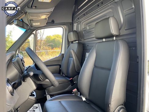 Used 2025 Mercedes-Benz Sprinter 2500 image 18