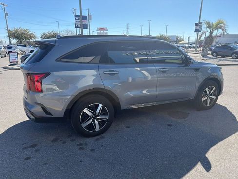 Used 2023 Kia Sorento S w/ Panoramic Sunroof Package image 6