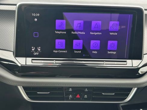 Certified 2025 Volkswagen Atlas Peak Edition SE AWD/4WD image 19