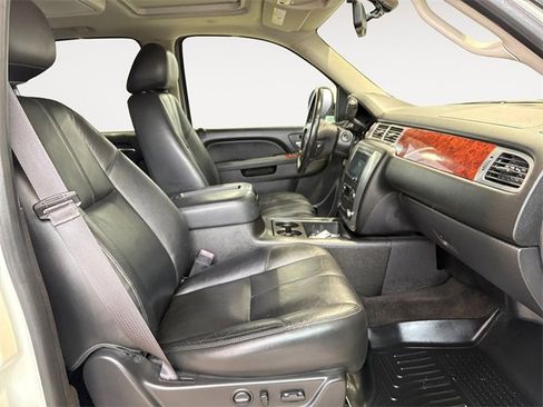 Used 2014 GMC Yukon SLT w/ SLT-2 Equipment Package image 13