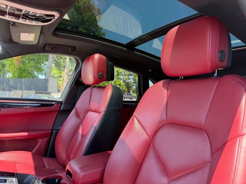Used 2023 Porsche Macan AWD/4WD image 11