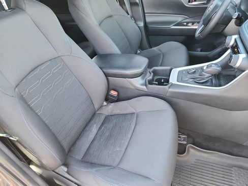Used 2022 Toyota RAV4 SE w/ Convenience Package AWD/4WD image 19