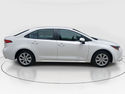 Used 2025 Toyota Corolla LE w/ Convenience Package FWD image 2