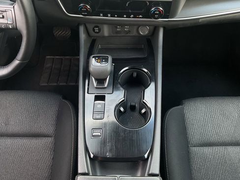 Used 2025 Nissan Rogue SV FWD image 16